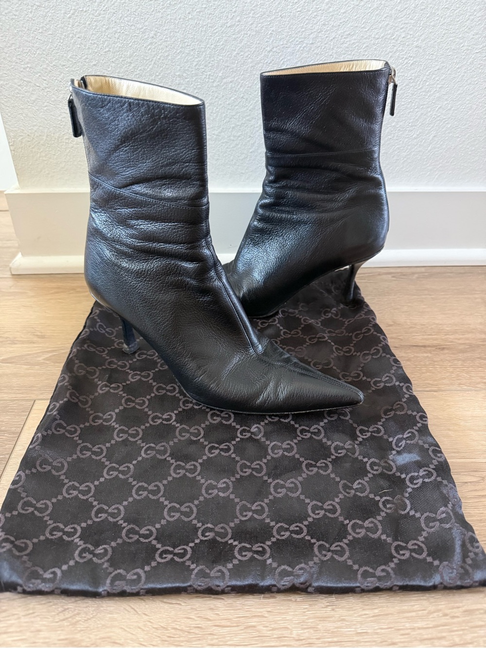 Gucci Black Leather Pointed-Toe Ankle Boots Booties Heels 8.5 B Y2K Authentic